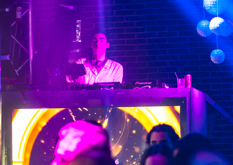 DJ